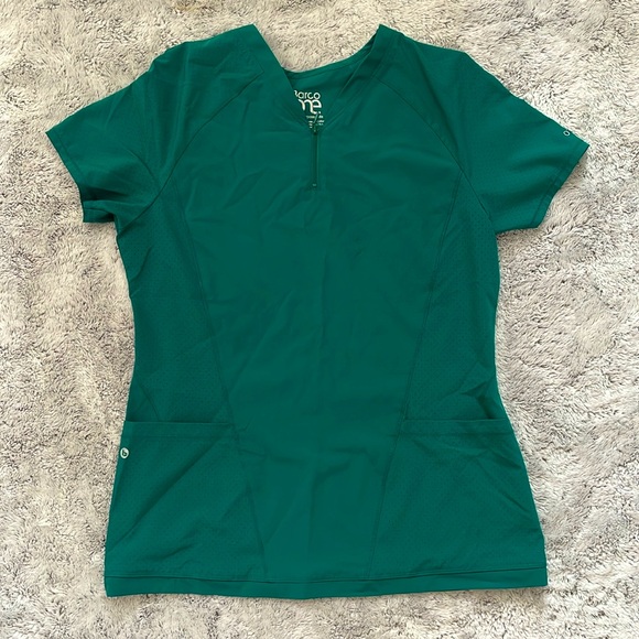Hunter Green Barco One Scrub Top! - Picture 1 of 4